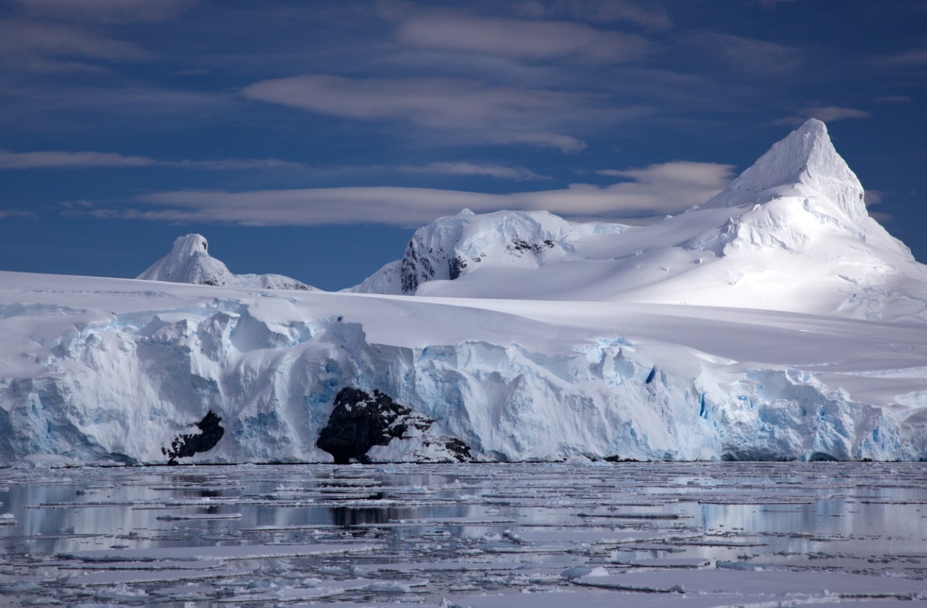 Iceberg vs Glacier: Learn the Difference Between Glacier and